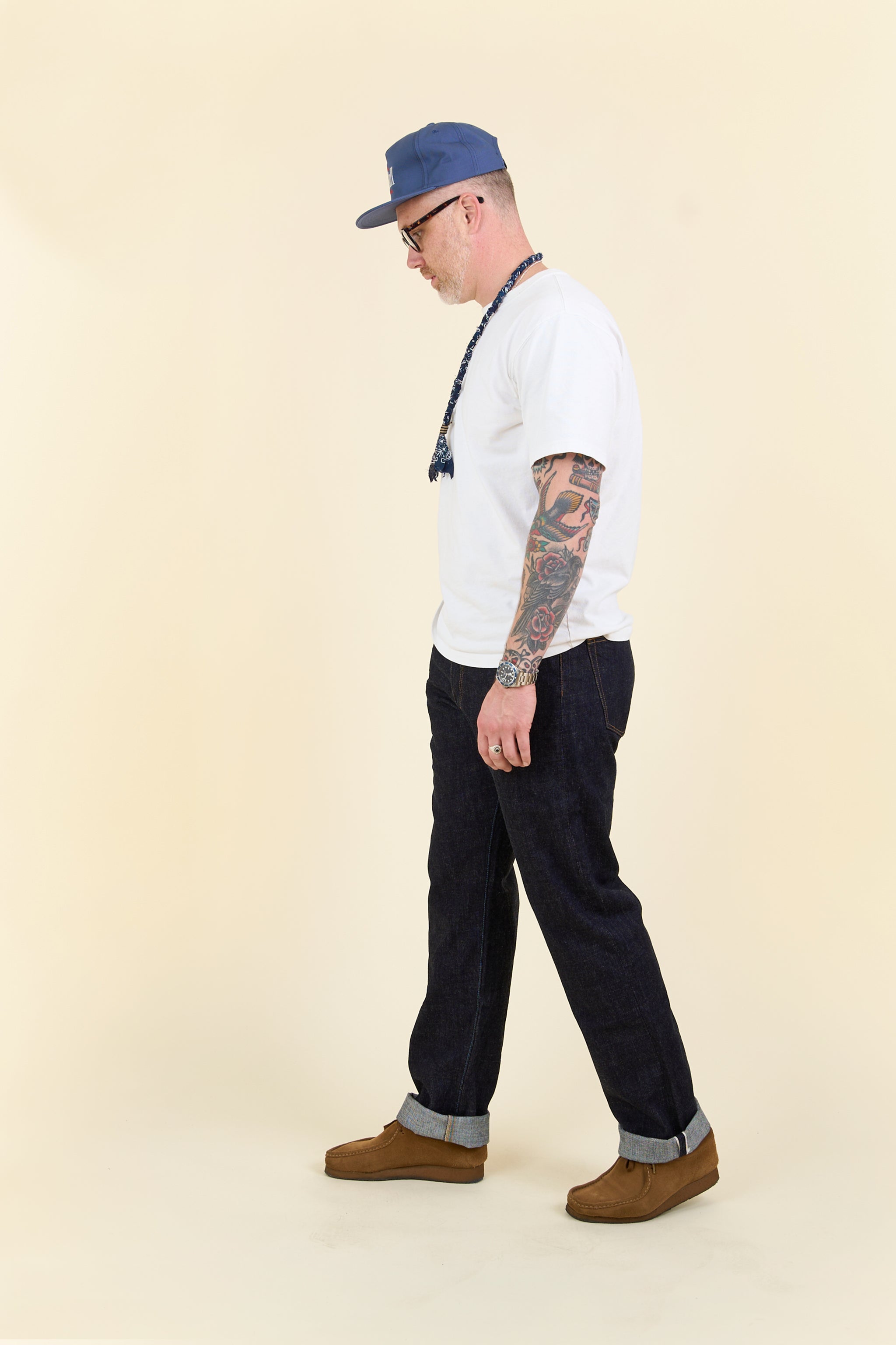 Japan Blue J427 17oz Vintage US Selvedge Jeans – side profile highlighting straight fit on model.