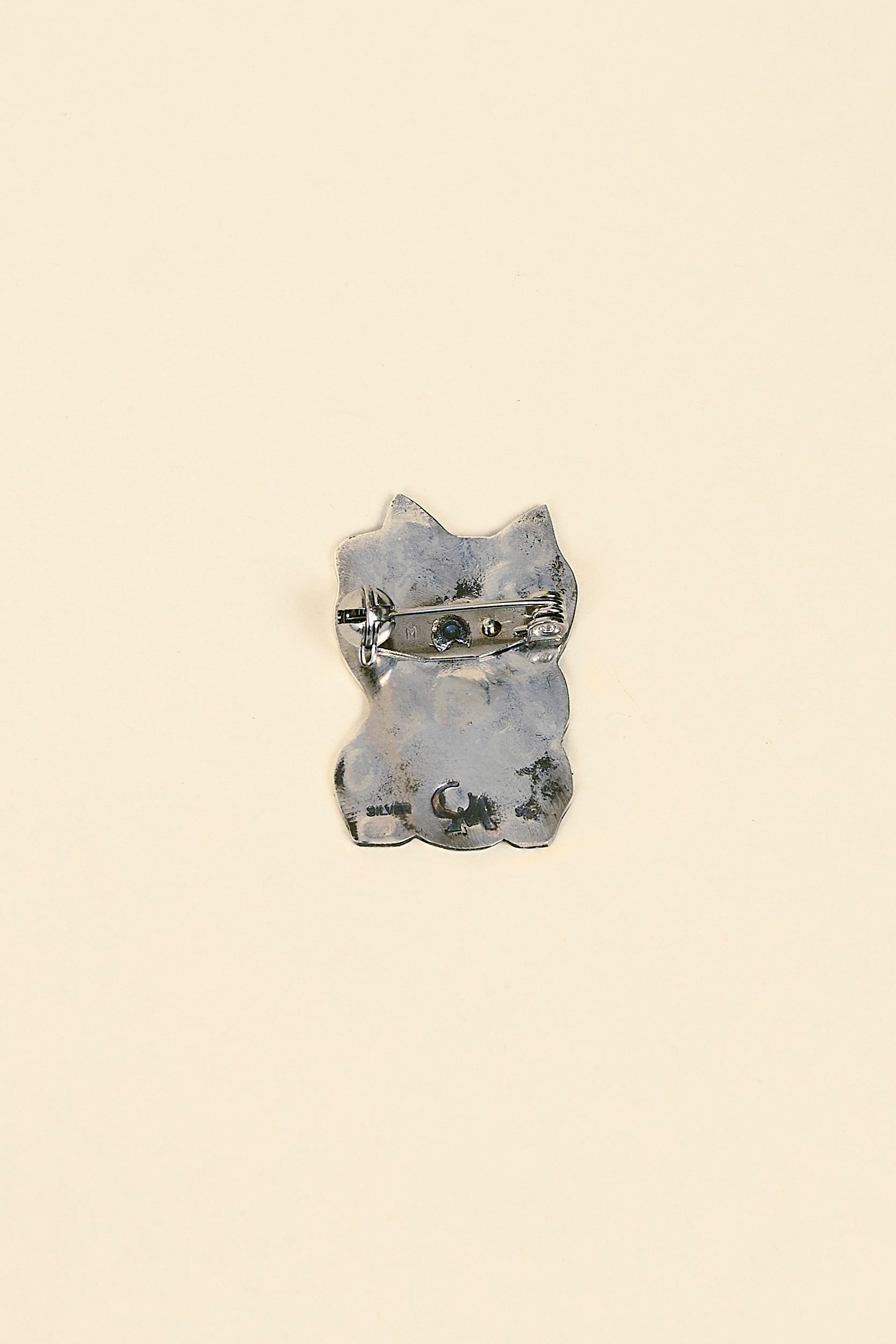 Munqa Peace Maneki Neko Pin