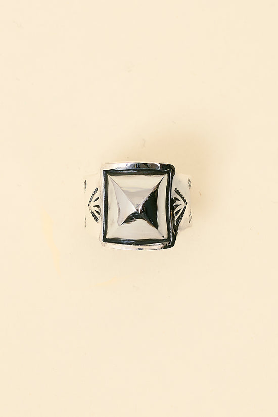 Munqa Pyramid Stud Ring