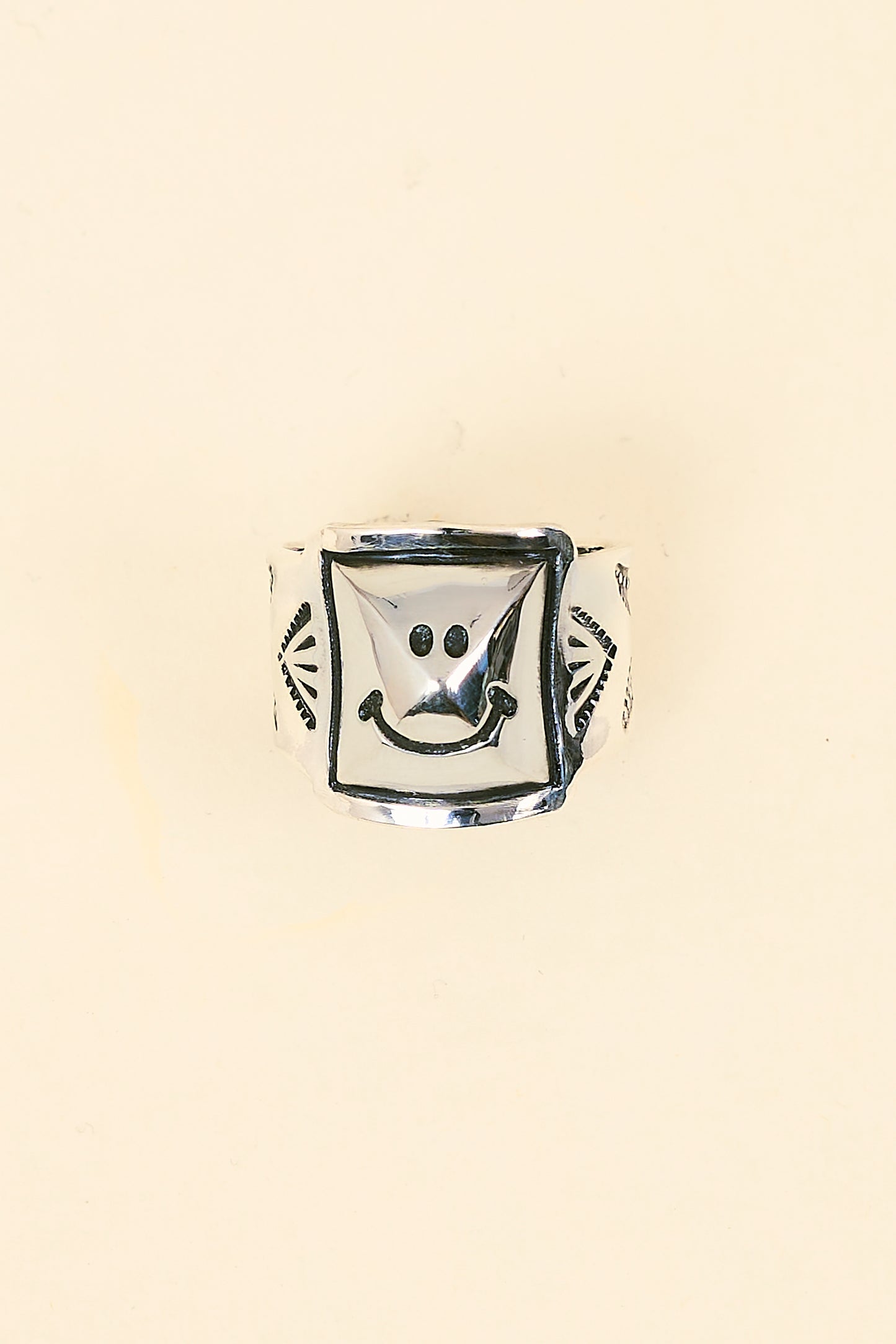 Munqa Pyramid Smile Ring