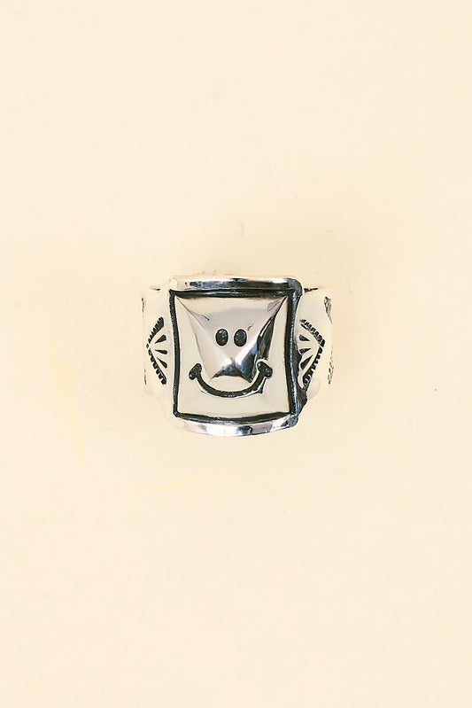 Munqa Pyramid Smile Ring