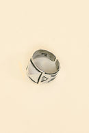 Munqa Pyramid Stud Ring