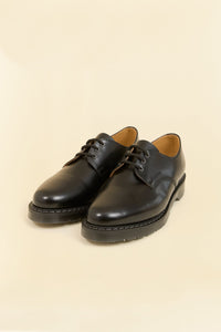 Solovair Gibson Hi-Shine Black Leather Shoes – classic English-made oxford style, front view.