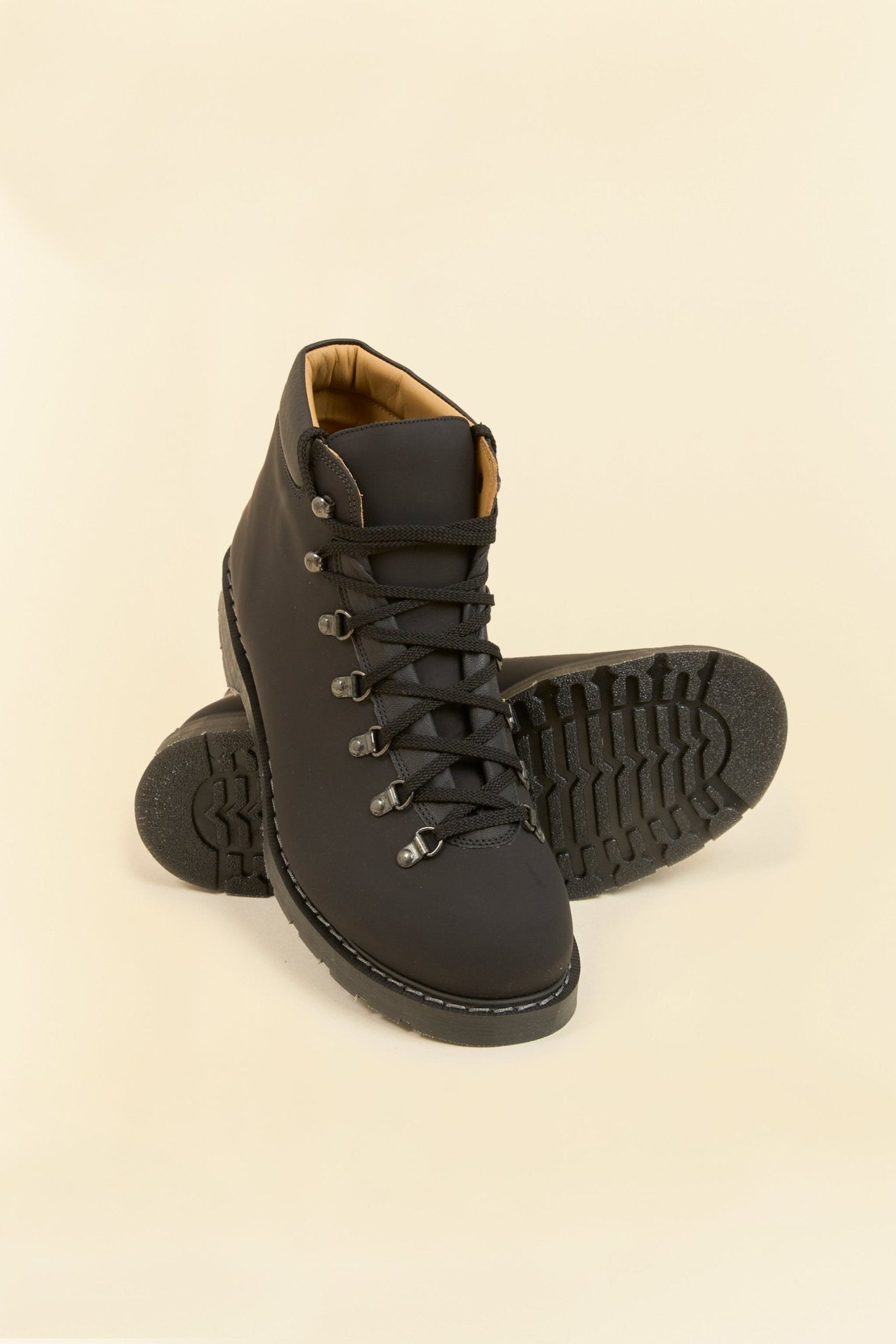 Solovair Urban Hiker - Black Greasy - Solovair - URAHARA